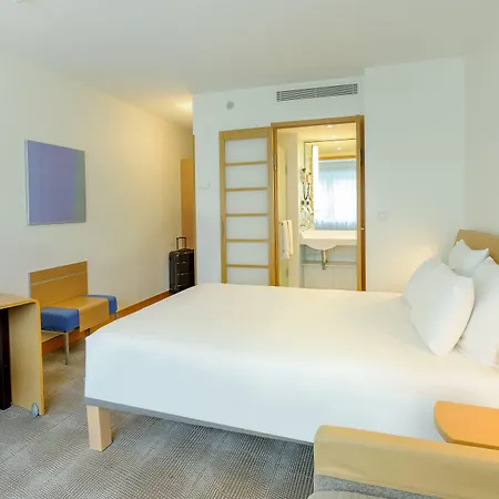 Отель Novotel